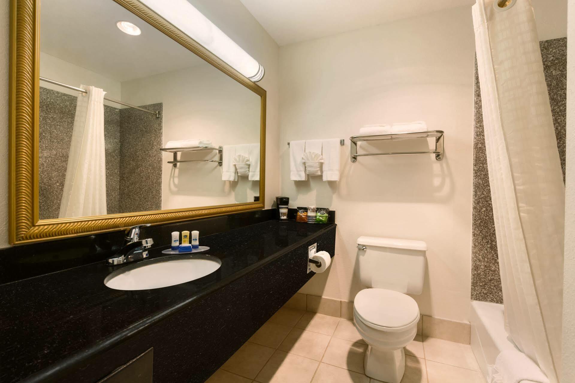 Broadway Inn & Suites Oklahoma Dış mekan fotoğraf