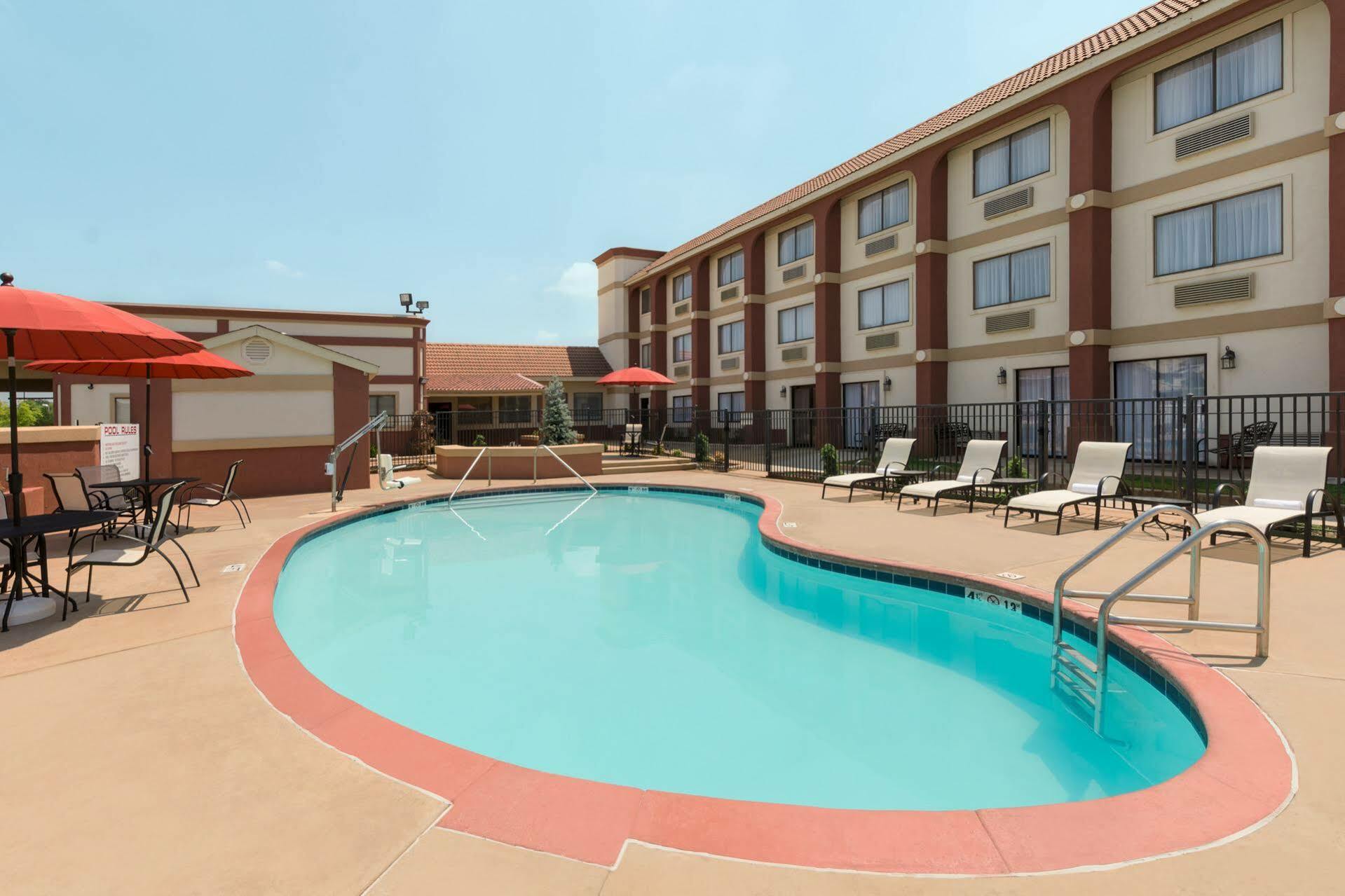 Broadway Inn & Suites Oklahoma Dış mekan fotoğraf