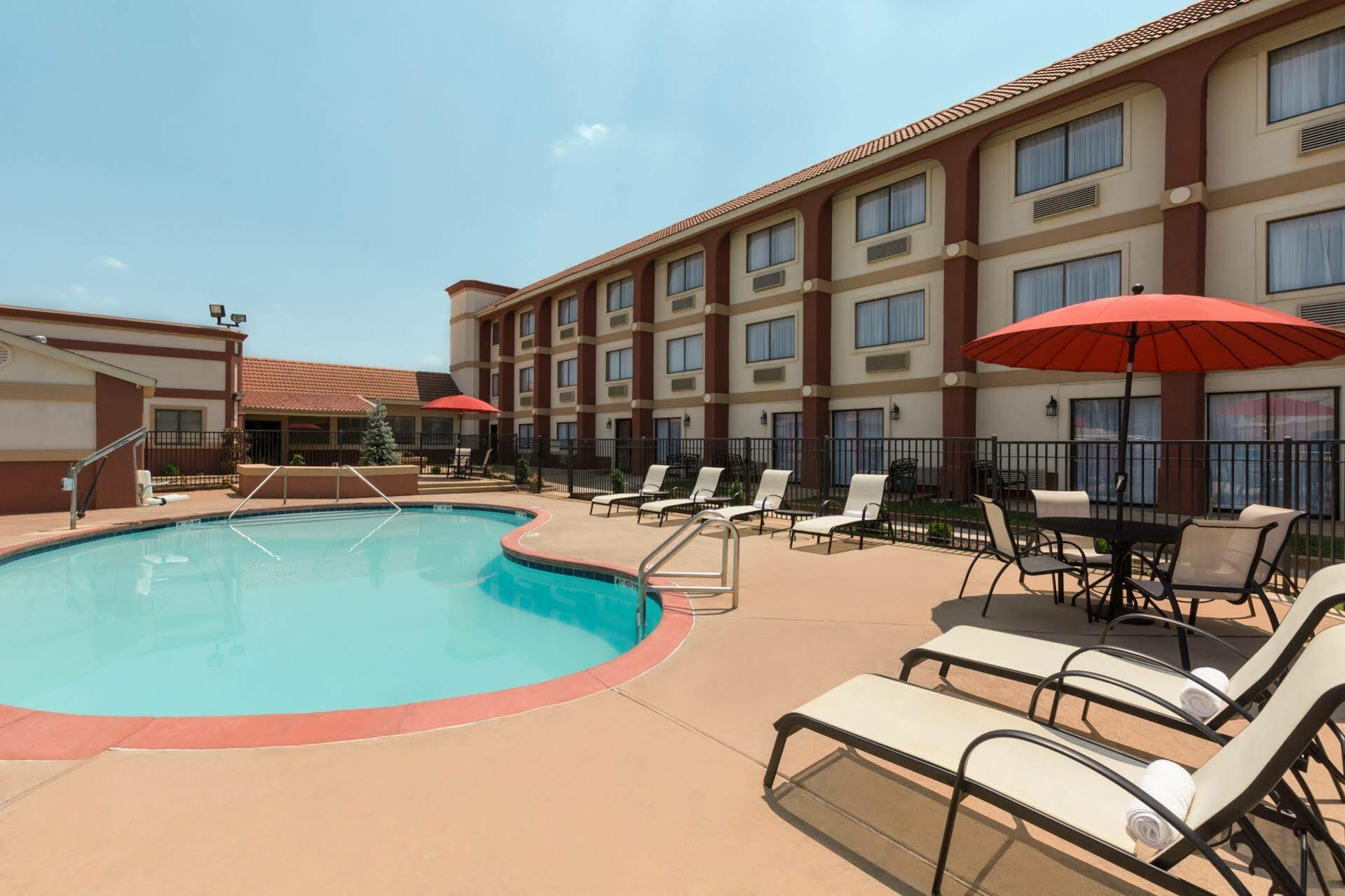 Broadway Inn & Suites Oklahoma Dış mekan fotoğraf